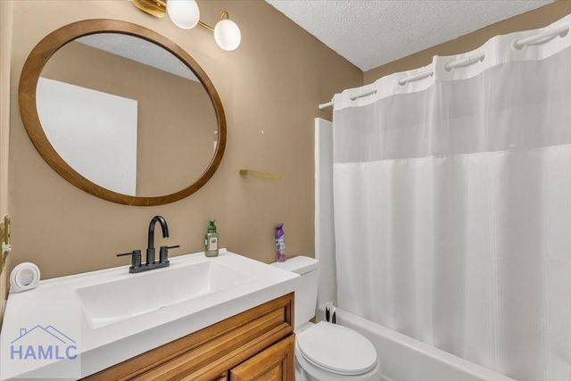 40 Whippoorwill Lane East, Richmond Hill, GA 31324