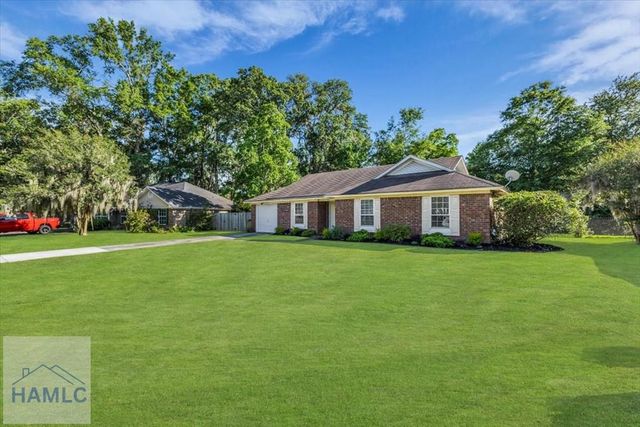 40 Whippoorwill Lane East, Richmond Hill, GA 31324