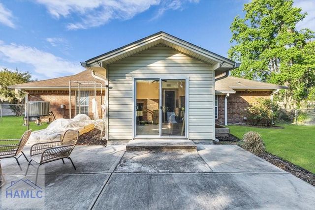 40 Whippoorwill Lane East, Richmond Hill, GA 31324