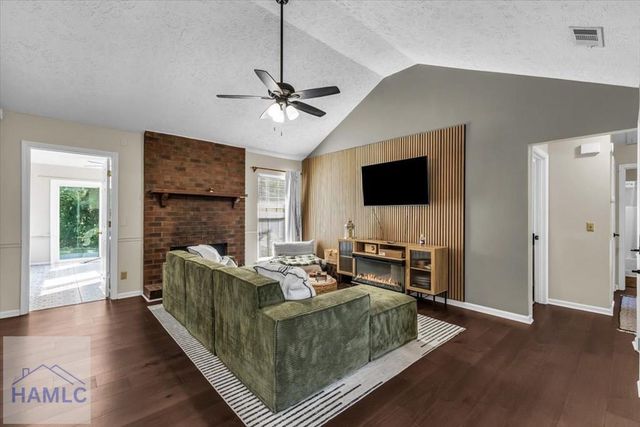 40 Whippoorwill Lane East, Richmond Hill, GA 31324
