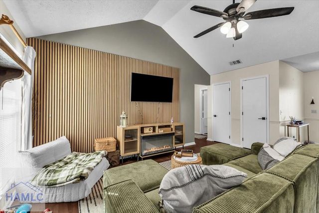 40 Whippoorwill Lane East, Richmond Hill, GA 31324