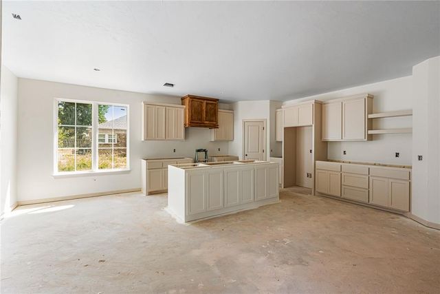 2136 N Everest Avenue, Oklahoma City, OK 73111