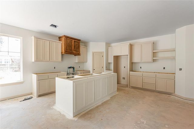 2136 N Everest Avenue, Oklahoma City, OK 73111