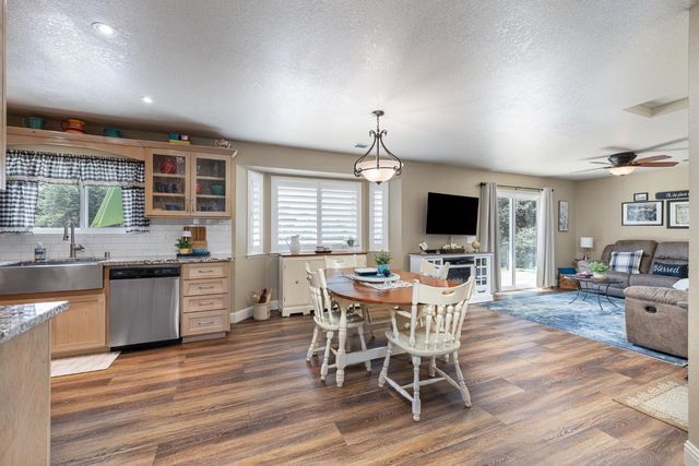 6873 Rodeo Drive, Sanger, CA 93657