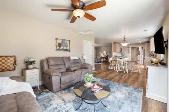 6873 Rodeo Drive, Sanger, CA 93657