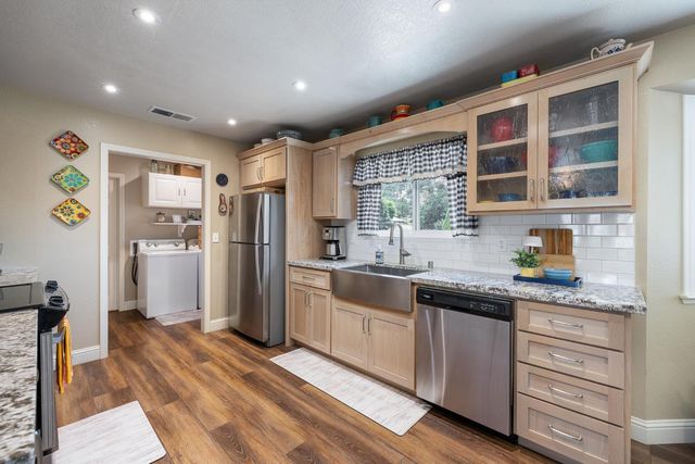 6873 Rodeo Drive, Sanger, CA 93657
