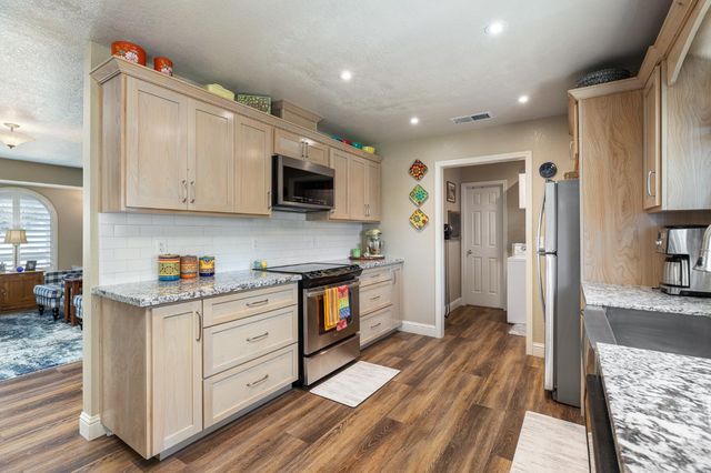 6873 Rodeo Drive, Sanger, CA 93657