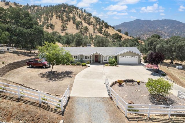 6873 Rodeo Drive, Sanger, CA 93657