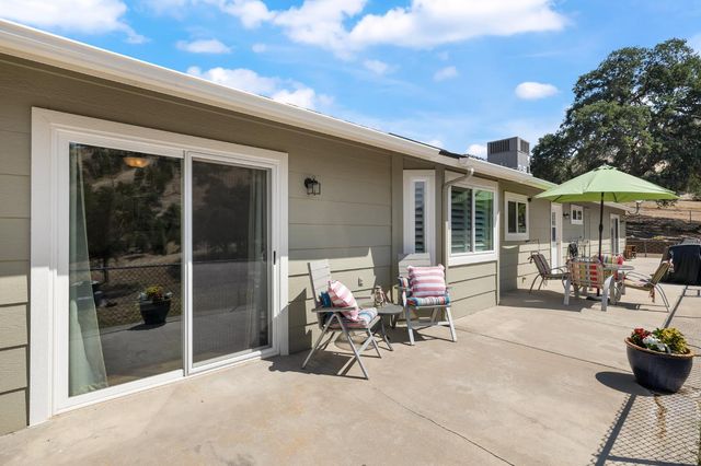 6873 Rodeo Drive, Sanger, CA 93657