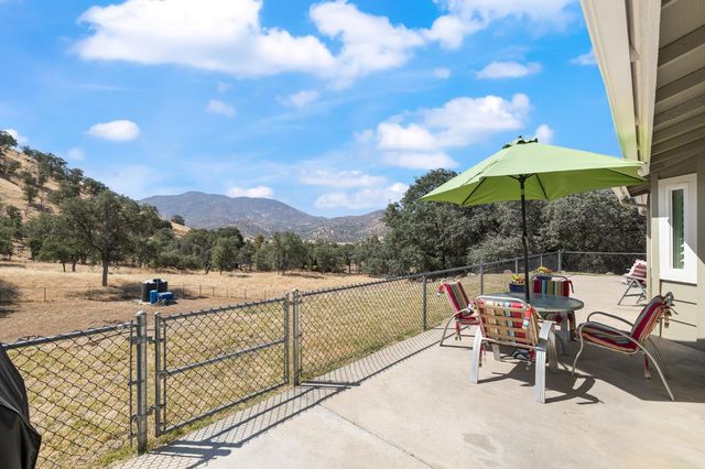6873 Rodeo Drive, Sanger, CA 93657