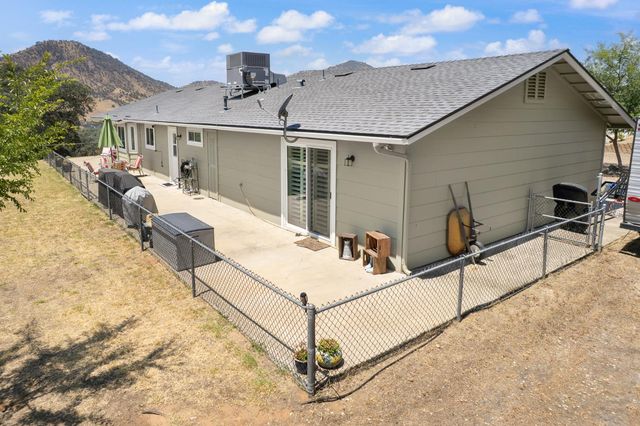 6873 Rodeo Drive, Sanger, CA 93657
