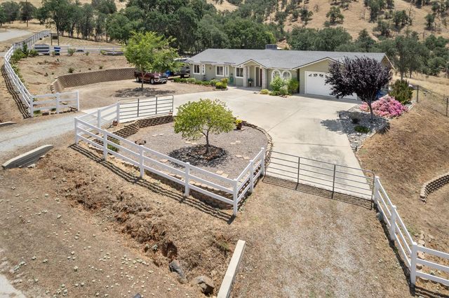 6873 Rodeo Drive, Sanger, CA 93657