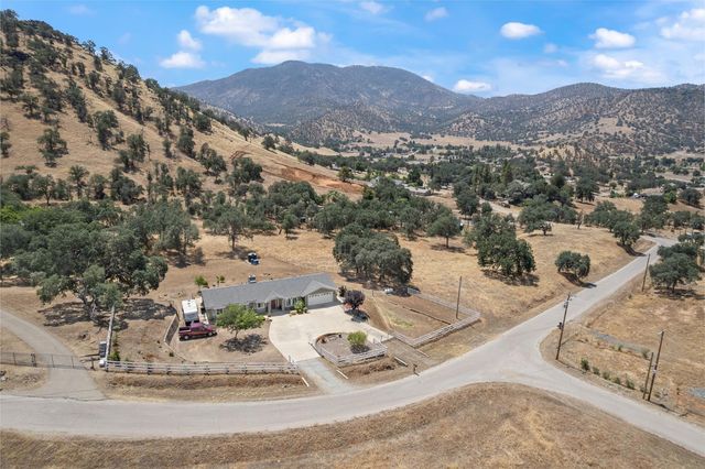 6873 Rodeo Drive, Sanger, CA 93657