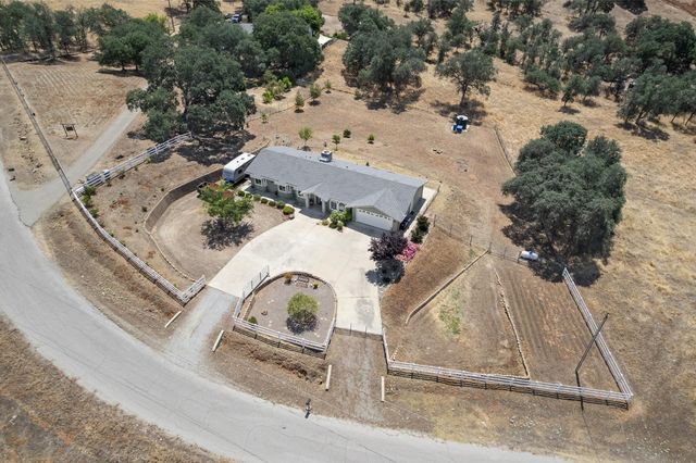 6873 Rodeo Drive, Sanger, CA 93657