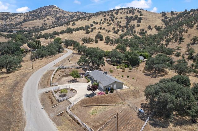 6873 Rodeo Drive, Sanger, CA 93657