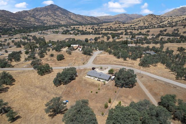 6873 Rodeo Drive, Sanger, CA 93657