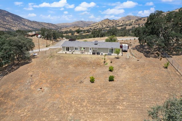 6873 Rodeo Drive, Sanger, CA 93657