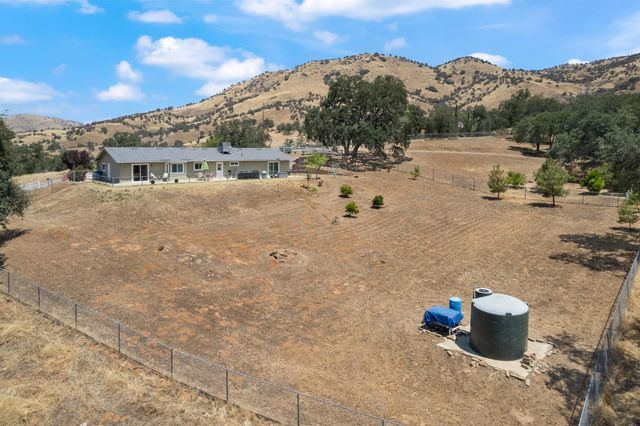 6873 Rodeo Drive, Sanger, CA 93657