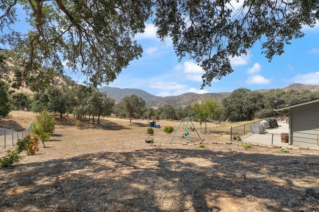 6873 Rodeo Drive, Sanger, CA 93657