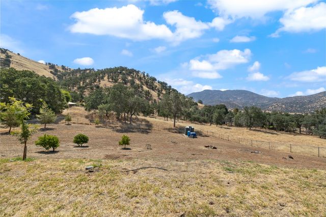 6873 Rodeo Drive, Sanger, CA 93657