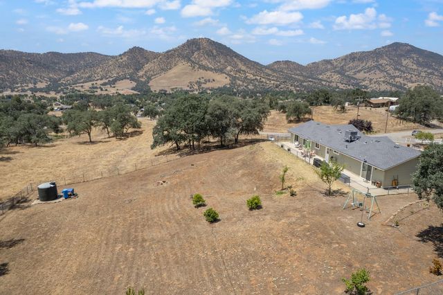 6873 Rodeo Drive, Sanger, CA 93657