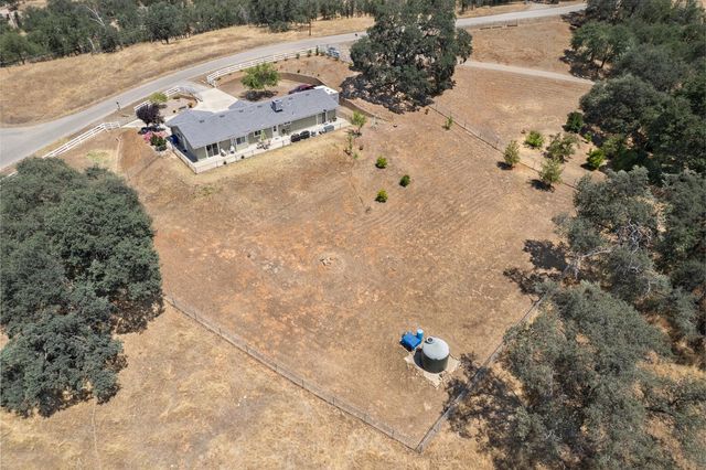 6873 Rodeo Drive, Sanger, CA 93657