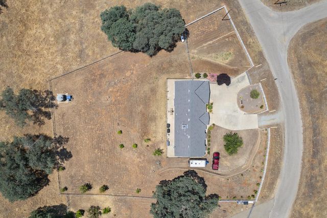 6873 Rodeo Drive, Sanger, CA 93657