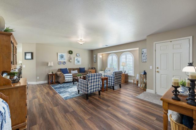 6873 Rodeo Drive, Sanger, CA 93657