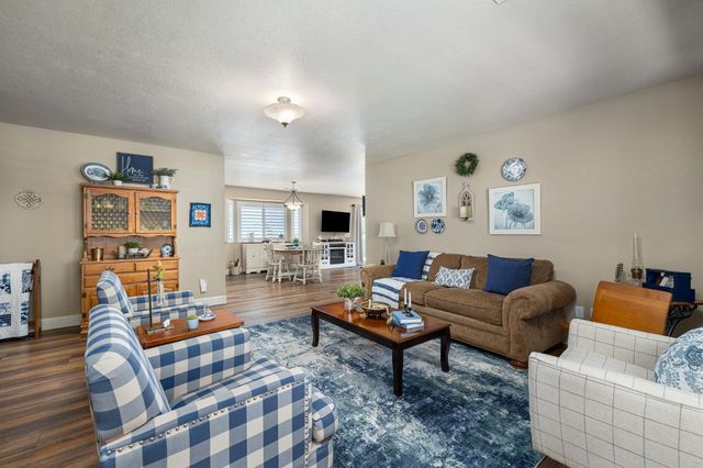 6873 Rodeo Drive, Sanger, CA 93657