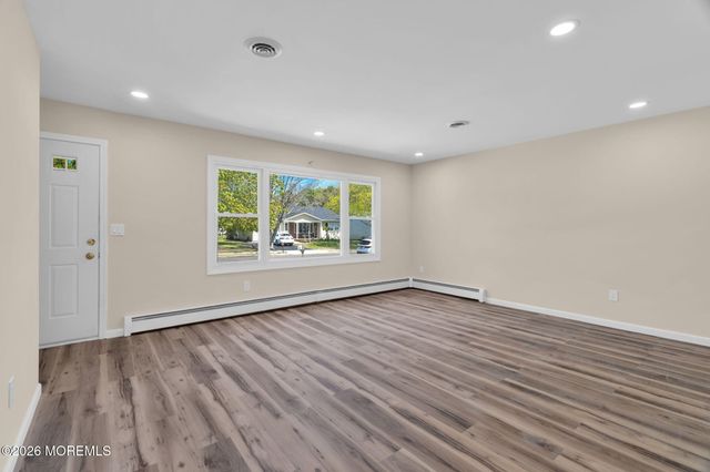 50 Oakfield Road, Toms River, NJ 08757