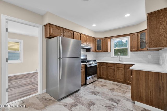 50 Oakfield Road, Toms River, NJ 08757
