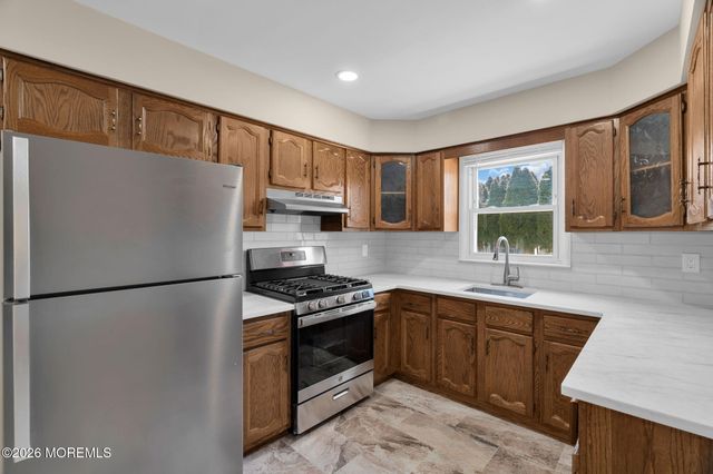 50 Oakfield Road, Toms River, NJ 08757