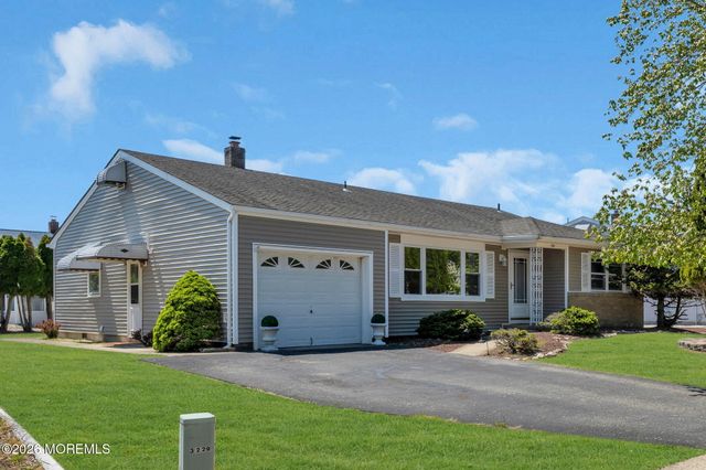50 Oakfield Road, Toms River, NJ 08757