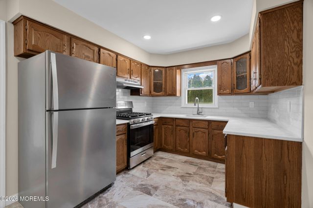50 Oakfield Road, Toms River, NJ 08757