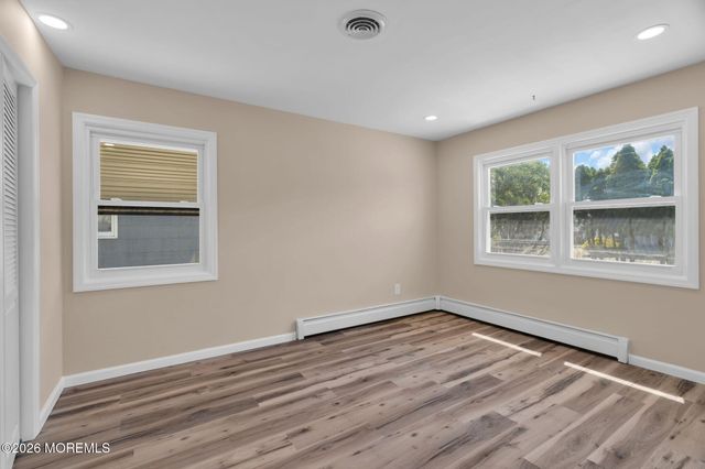 50 Oakfield Road, Toms River, NJ 08757