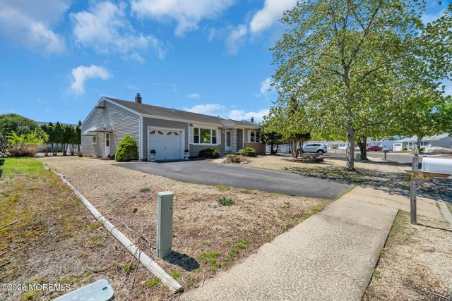 50 Oakfield Road, Toms River, NJ 08757
