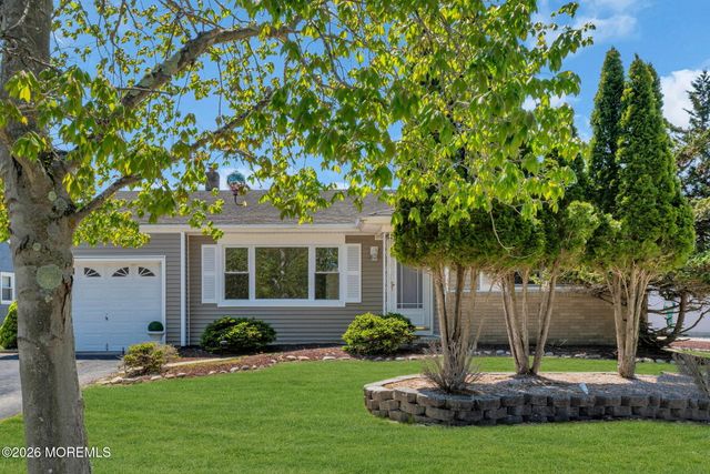 50 Oakfield Road, Toms River, NJ 08757