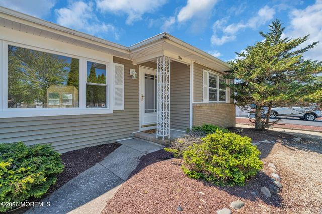 50 Oakfield Road, Toms River, NJ 08757