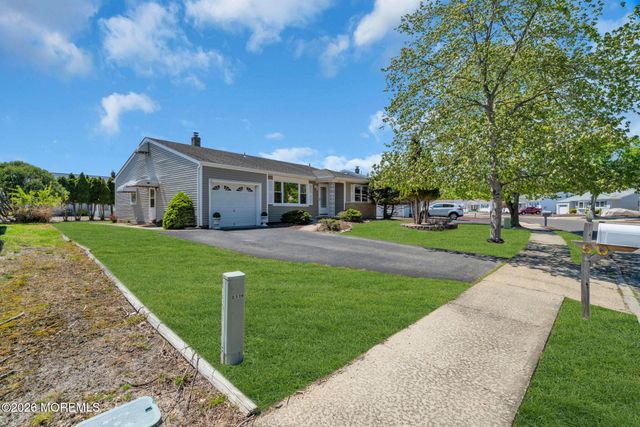 50 Oakfield Road, Toms River, NJ 08757
