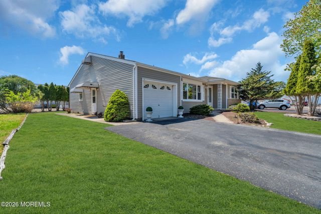 50 Oakfield Road, Toms River, NJ 08757