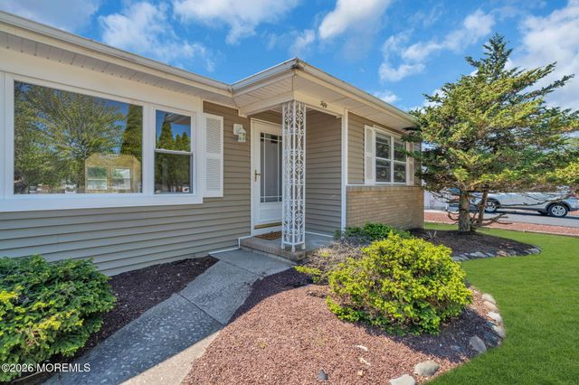 50 Oakfield Road, Toms River, NJ 08757