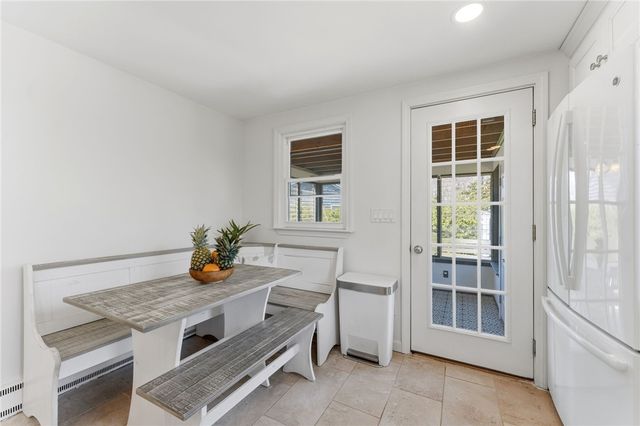 9 Tophill Circle, Cranston, RI 02920