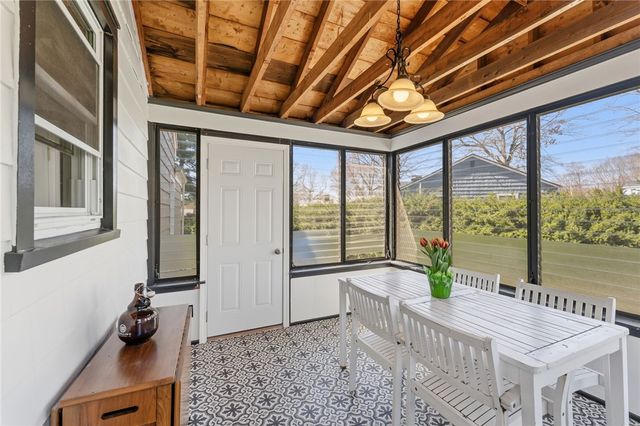 9 Tophill Circle, Cranston, RI 02920