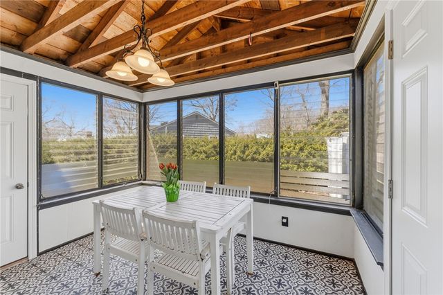 9 Tophill Circle, Cranston, RI 02920