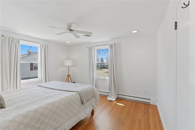 9 Tophill Circle, Cranston, RI 02920