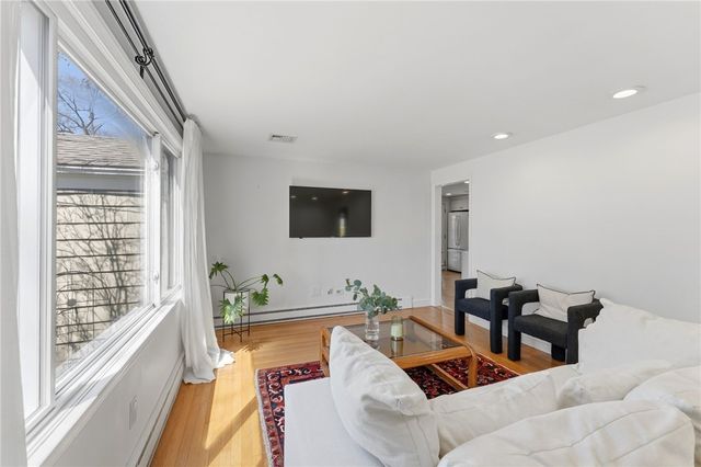 9 Tophill Circle, Cranston, RI 02920