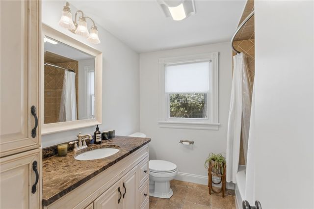 9 Tophill Circle, Cranston, RI 02920