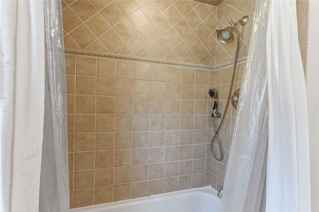 9 Tophill Circle, Cranston, RI 02920