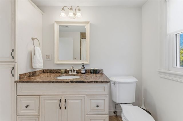 9 Tophill Circle, Cranston, RI 02920