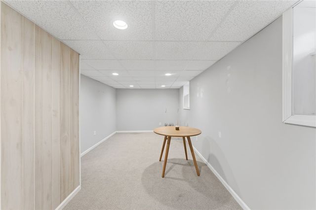 9 Tophill Circle, Cranston, RI 02920